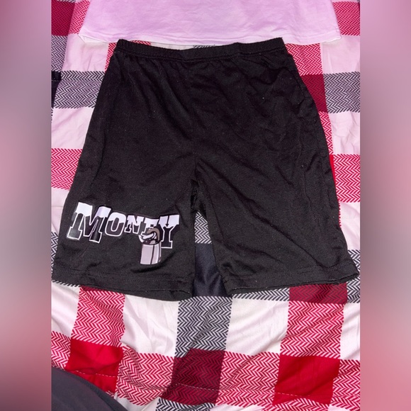 Money on lock outfit - Picture 2 of 5